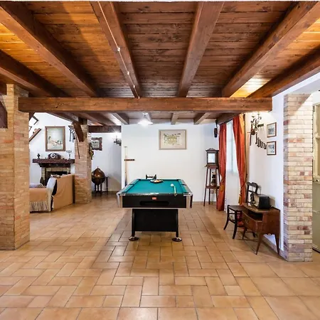 Suq With Pool, Parking & Wifi Holiday home