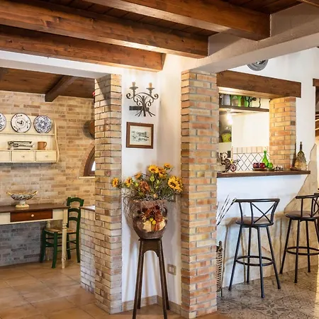 Suq With Pool, Parking & Wifi Holiday home