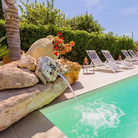 Suq With Pool, Parking & Wifi Noto