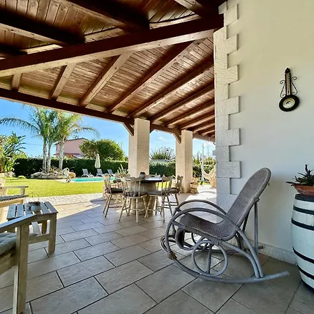 Holiday home Suq With Pool, Parking & Wifi