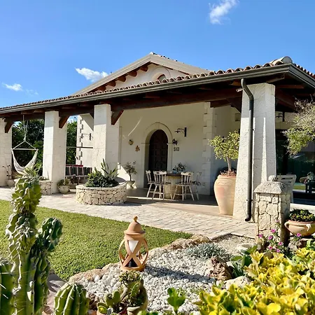 Holiday home Suq With Pool, Parking & Wifi